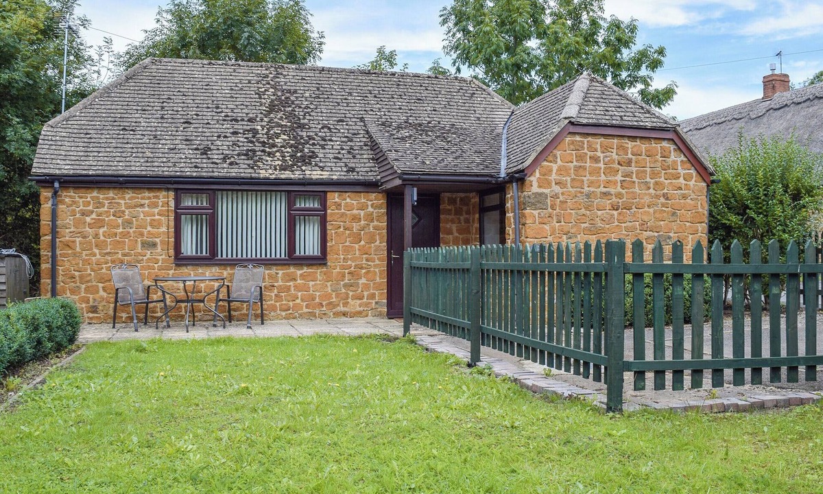 Sibford Gower Cottage | 1 bedroom accommodation in Radway