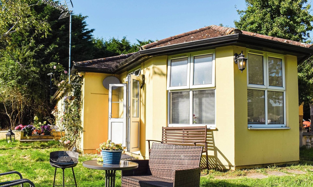 Bumble's Green Cottage | 1 bedroom accommodation in Roydon