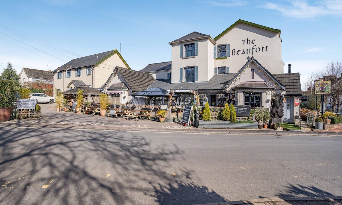 Raglan Cottage | 1 bedroom accommodation in Raglan, near Usk