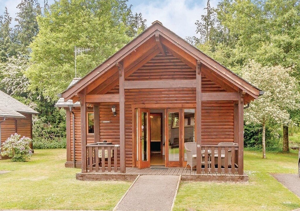 Tilford Cabin | 1 bedroom accommodation in Tilford, Farnham