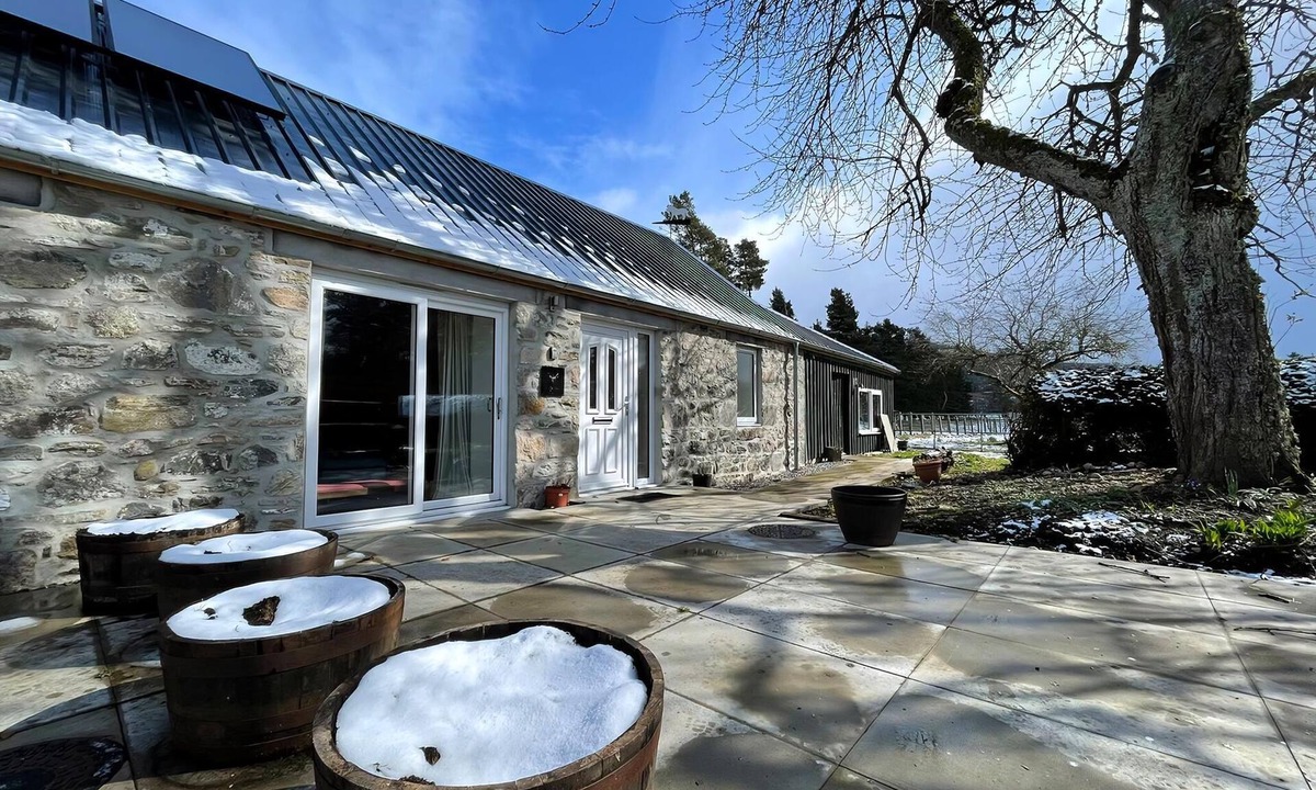 Inverarnie Cottage | 1 bedroom accommodation in Farr