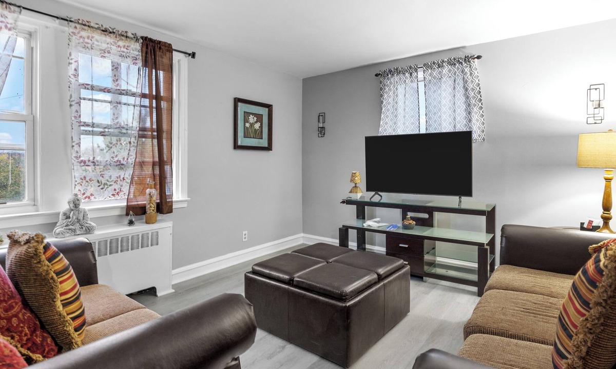 Ogontz Campus Apartment | 1-bedroom apartment close-by walk friendly park