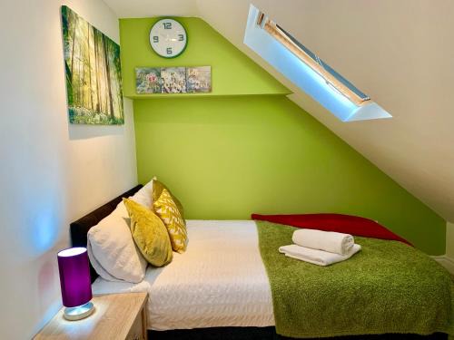 Cranbrook Hotel | 1 Bedroom Apartment, Reception ,Kitchenette, Private Bathroom