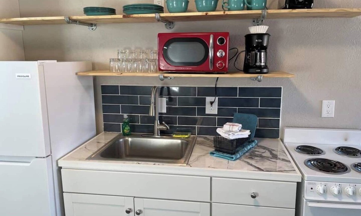 Victory Hills Apartment | 1 Bedroom Apartment near UNM, Nob Hill and downtown.