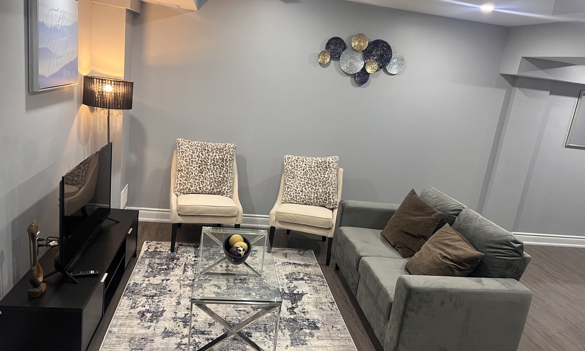 Mount Pleasant Apartment | 1 Bedroom Basement Apartment