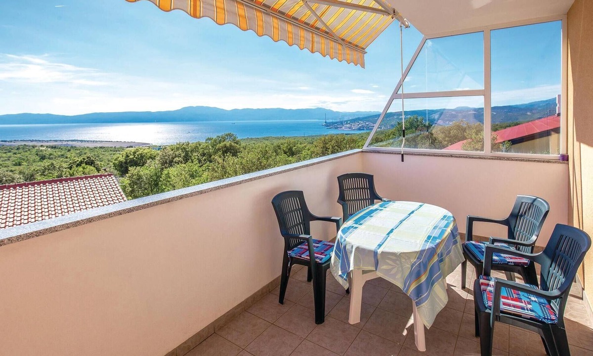 Smrika Apartment | 1 bedroom beach front apartment in Smrika