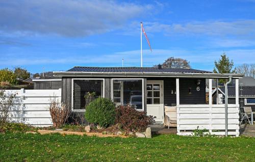 Grønninghoved Strand House | 1 Bedroom Beautiful Home In Sjølund
