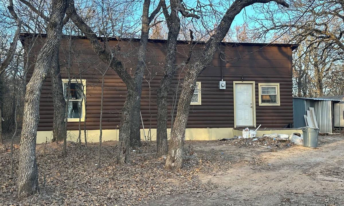 Ardmore Cabin | 1-bedroom cabin on wooded acreage 30 min from winstar