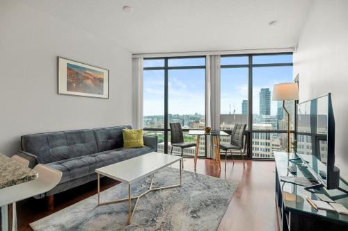 Bay Cloverhill Apartment | 1 Bedroom Condo Burano Downtown Toronto