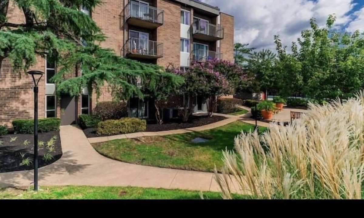 Landmark Apartment | 1 Bedroom Condo Near the heart of Alexandria