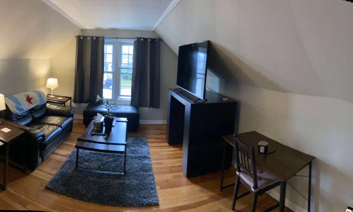 Des Plaines Condo | 1 bedroom condo Ohare pet friendly