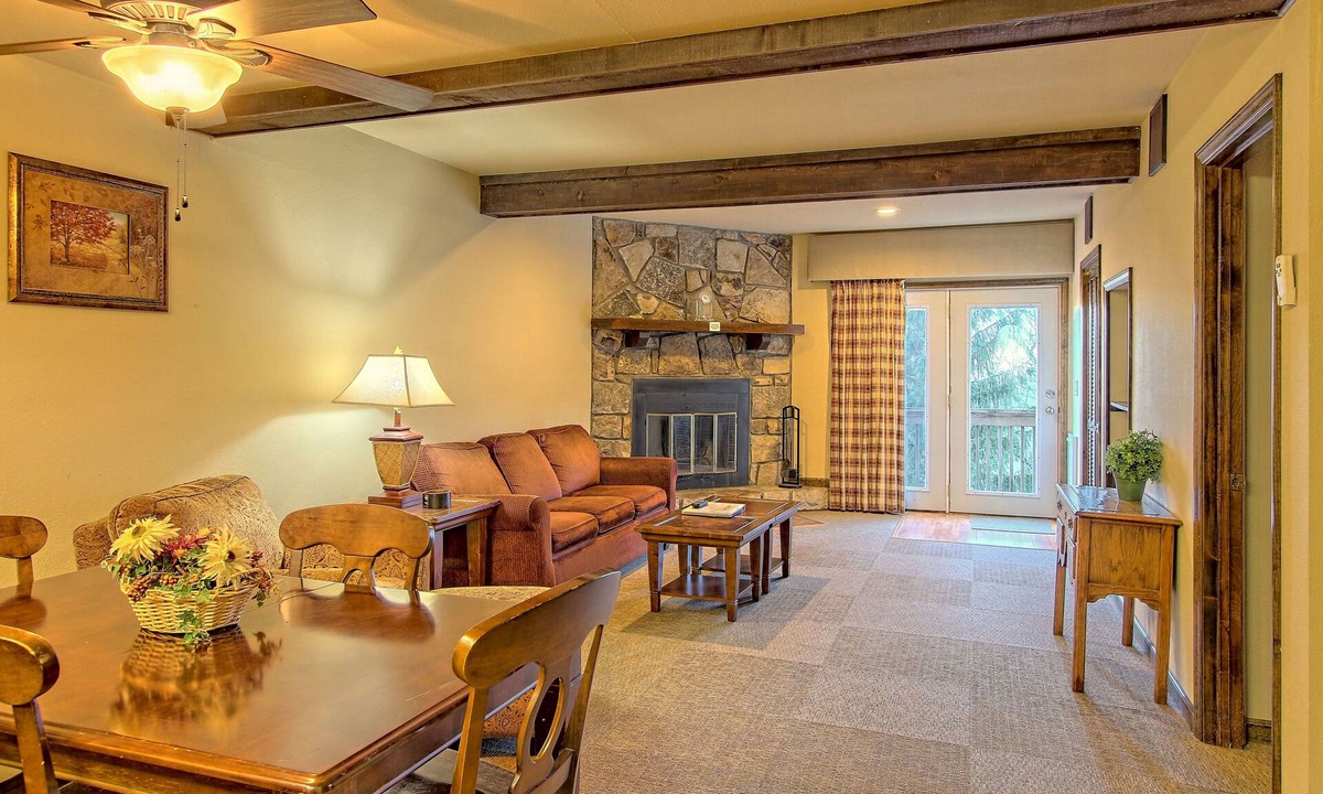 Sugar Mountain Apartment | 1-Bedroom Condo w/Fireplace in Sugar Mountain