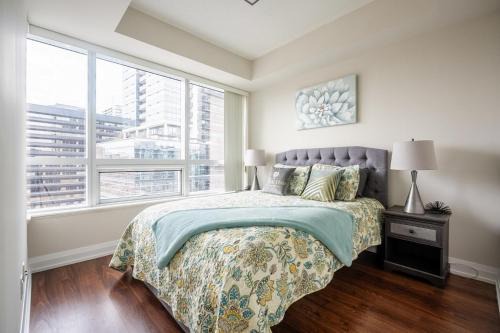 Willowdale Apartment | 1 Bedroom Condo with Balcony & Skyline View Downtown Toronto