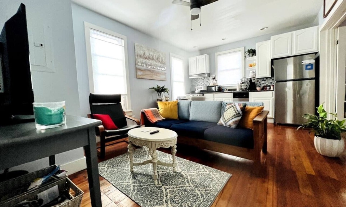 Catskill House | 1 Bedroom | Cozy Lounge | Spacious