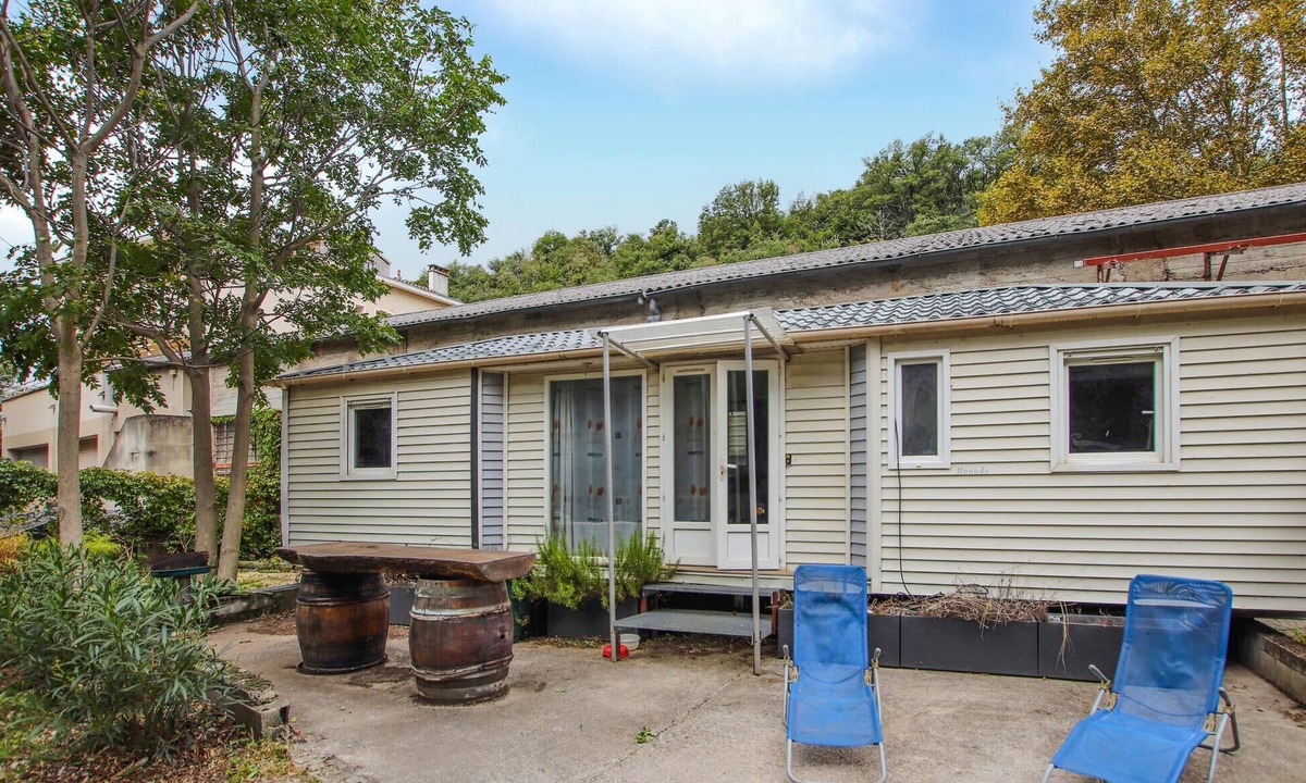 Beauchastel House | 1 bedroom cozy (sta)caravan in Beauchastel