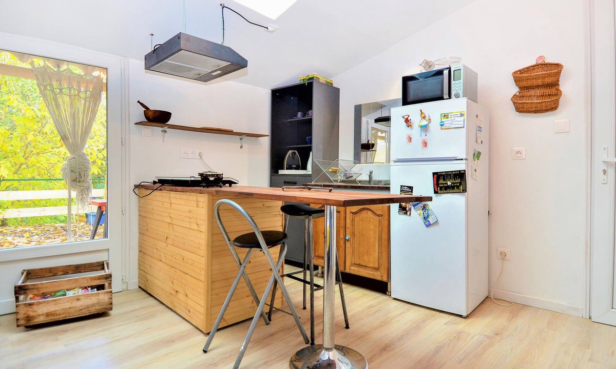 Saint-Paulet-de-Caisson Apartment | 1 bedroom accommodation in St Paulet De Caisson