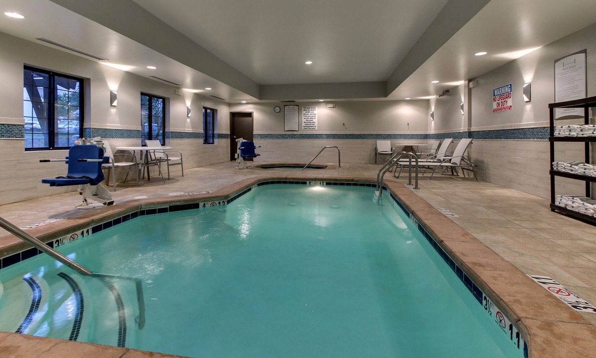 Grant Creek Condo | 1 Bedroom | Free Breakfast. Indoor Pool & Hot Tub