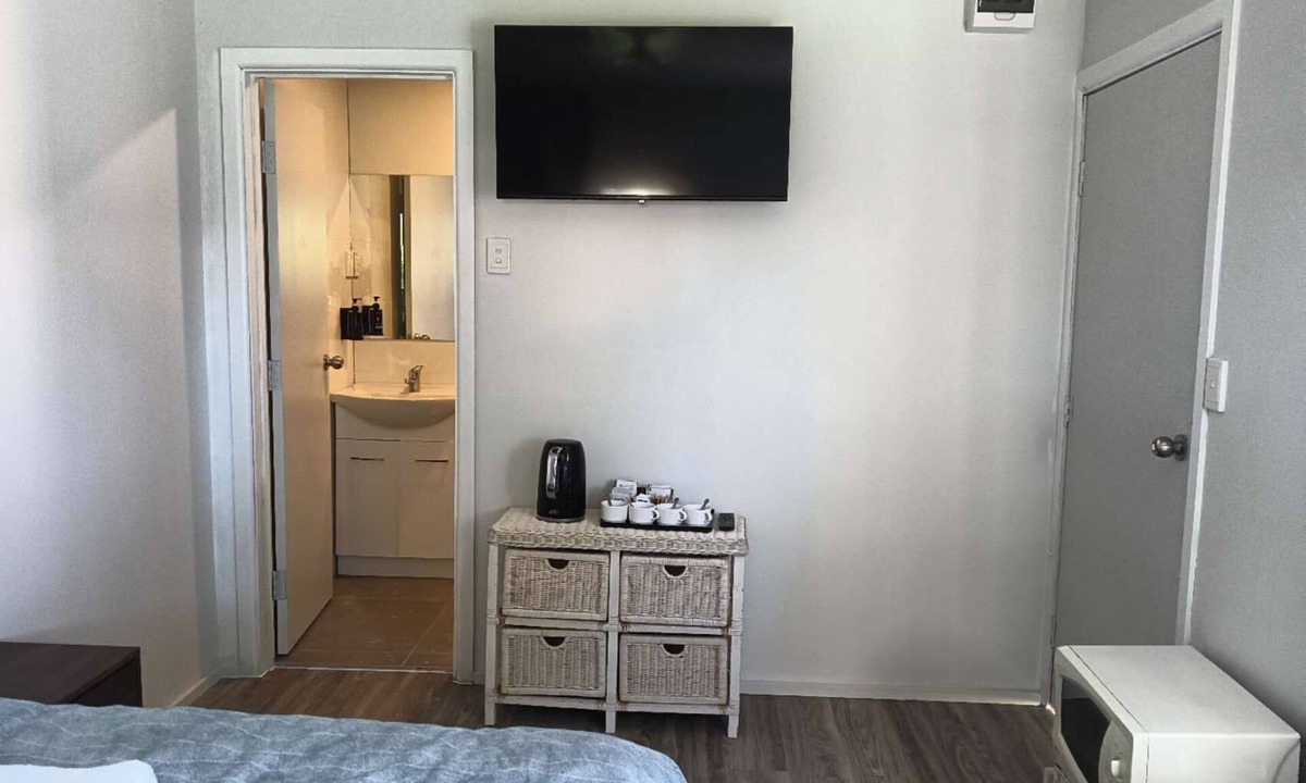 Kawaha Point Ski Chalet | 1 Bedroom garden chalet 7B