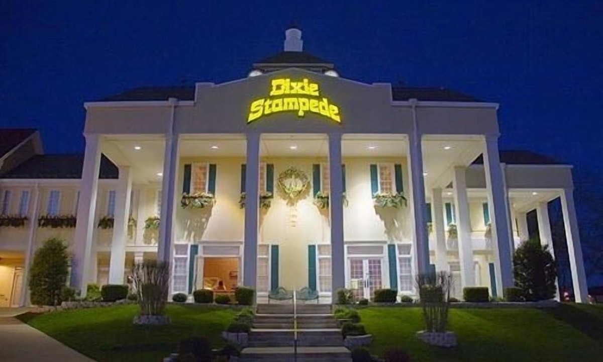 Branson Theater District Villa | 1 Bedroom Grand Villa in Westgate Branson Woods Resort-fully equipped kitchen