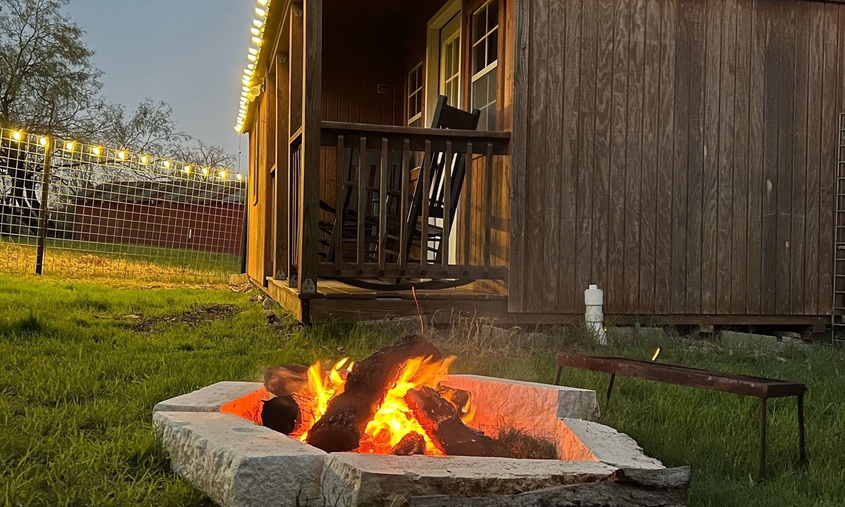 Lampasas Cabin | 1 Bedroom Hill Country Cabin