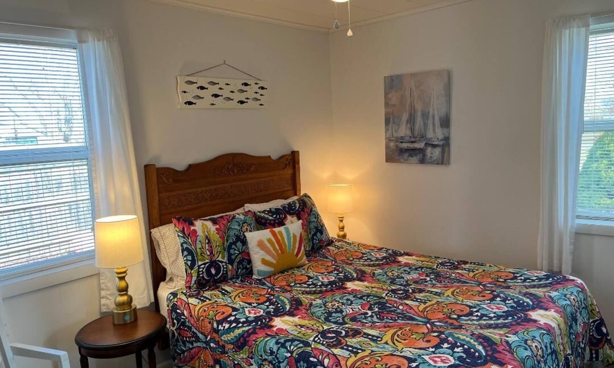 Kent Cottage | 1 Bedroom house and yard w/partial lakeview between Niagara Falls and Rochester