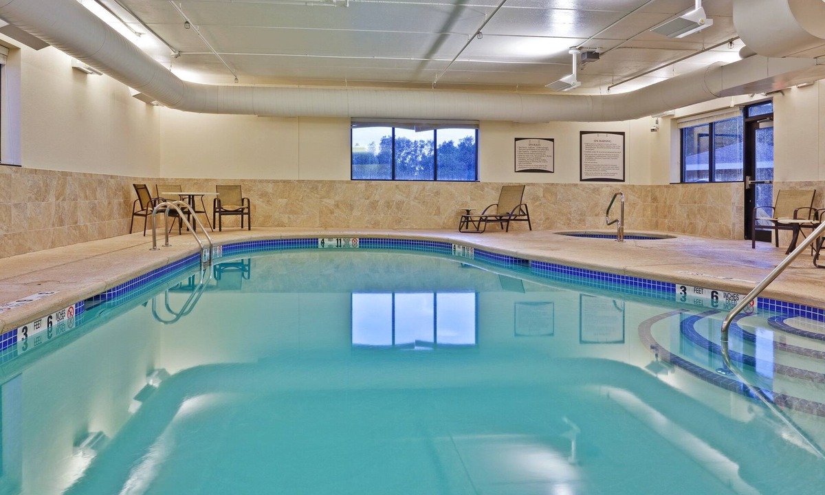 West Seneca Condo | 1 Bedroom | Indoor Pool + Shared Hot Tub