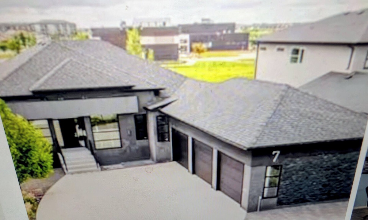 Fort Gary House | 1- bedroom Large, Cozy Executive luxury suite