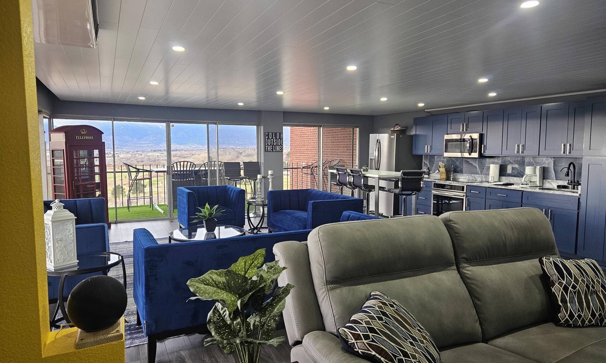 Southeast Colorado Springs Condo | 1 Bedroom Luxurious Loft perfect for Entertaining!