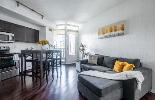 Fort York Apartment | 1 Bedroom plus Den Condo Garden View Fort York Downtown Toronto