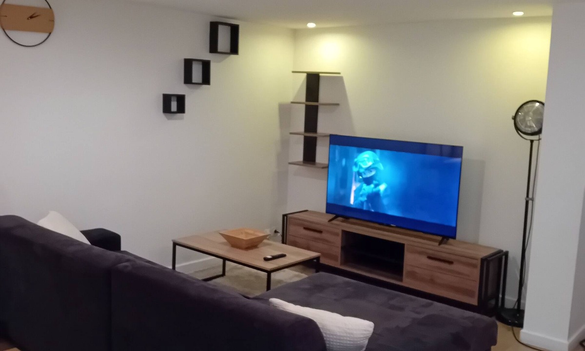 Mantes-la-Jolie House | 1 Bedroom Private vacation home in Mantes-la-Jolie