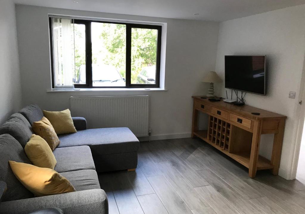 Ide Apartment | 1 bedroom self contained separate Annexe in Exeter