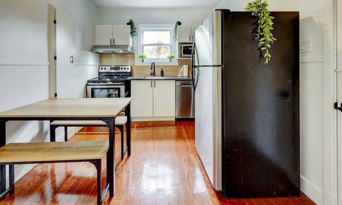 Maizerets Apartment | 1 bedroom + Sofa bed + Wifi + Free street parking
