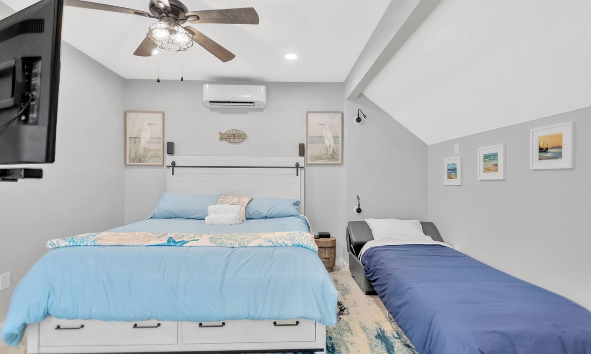 Capri Isle Apartment | 1 Bedroom Studio in Waterfront Building with Dock Access