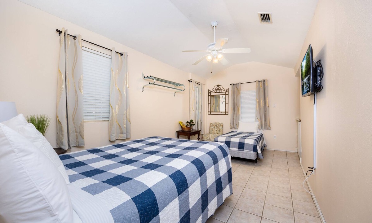 Steinhatchee Apartment | 1 Bedroom Studio with 1 Queen Bed