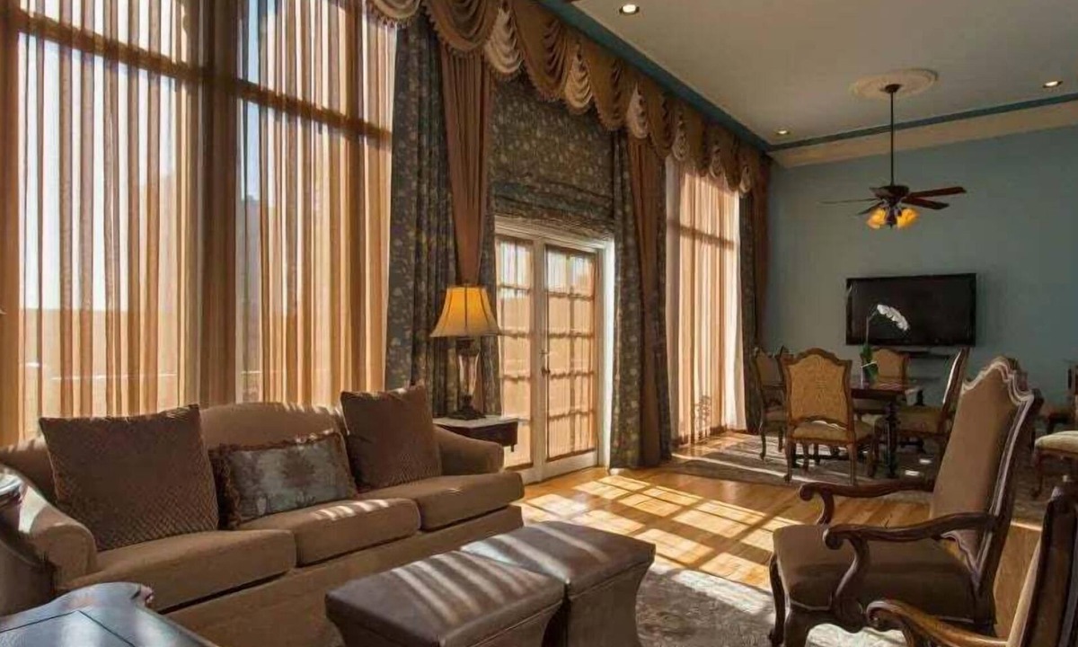 Downtown Austin Hotel | 1-Bedroom Suite at a 4.5⭐️ Hotel