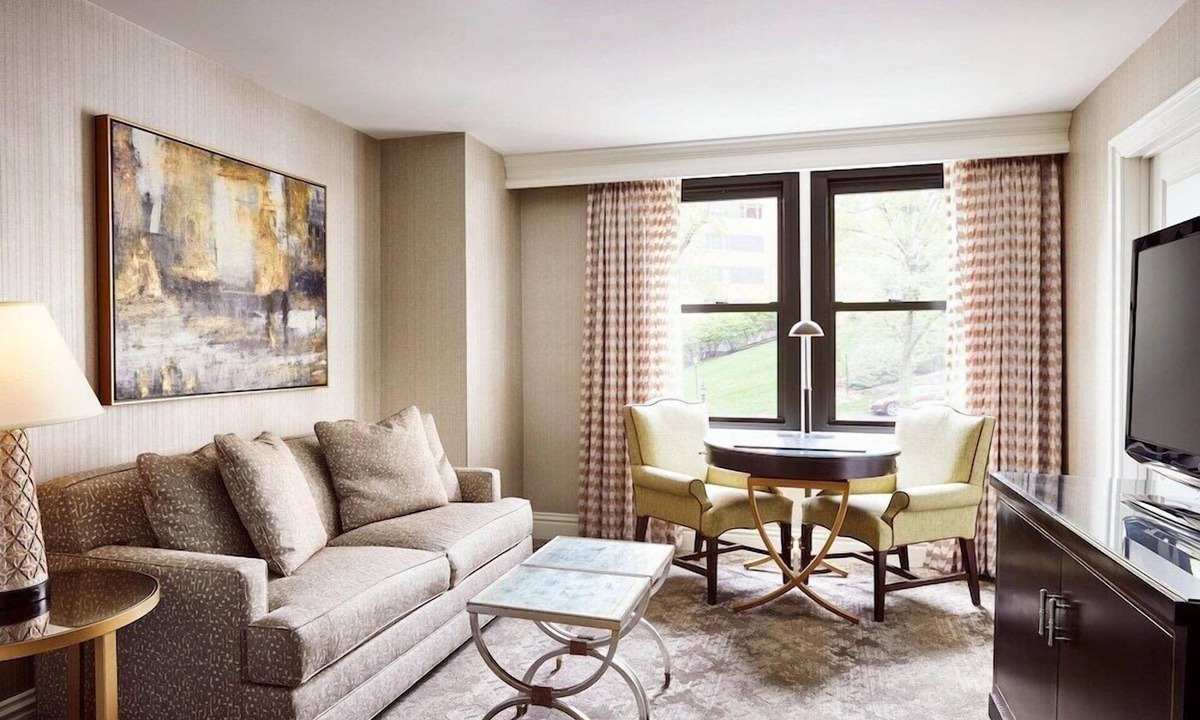 Country Club Plaza Area Hotel | 1-Bedroom Suite at a 4⭐️ Hotel