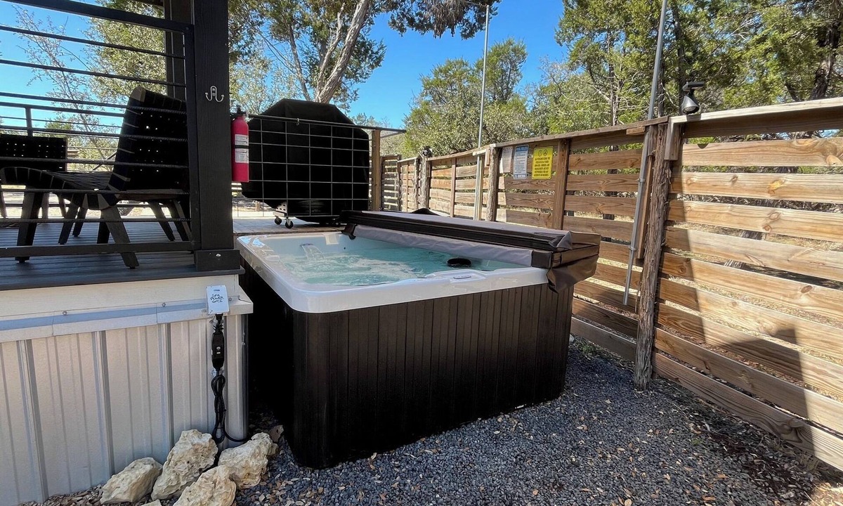 Driftwood House | 1 Bedroom Tiny House i Cowboy pool