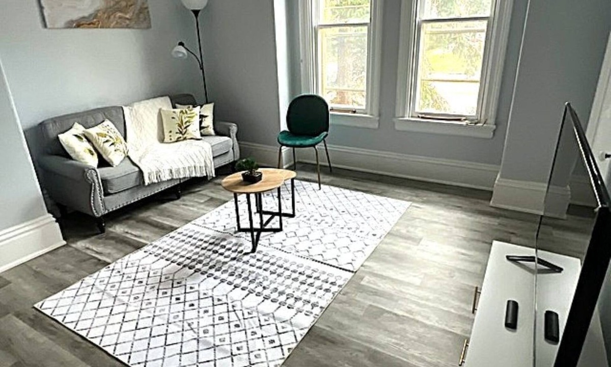 Barrie Apartment | 1 Bedroom Unit in Victorian Home in Barrie