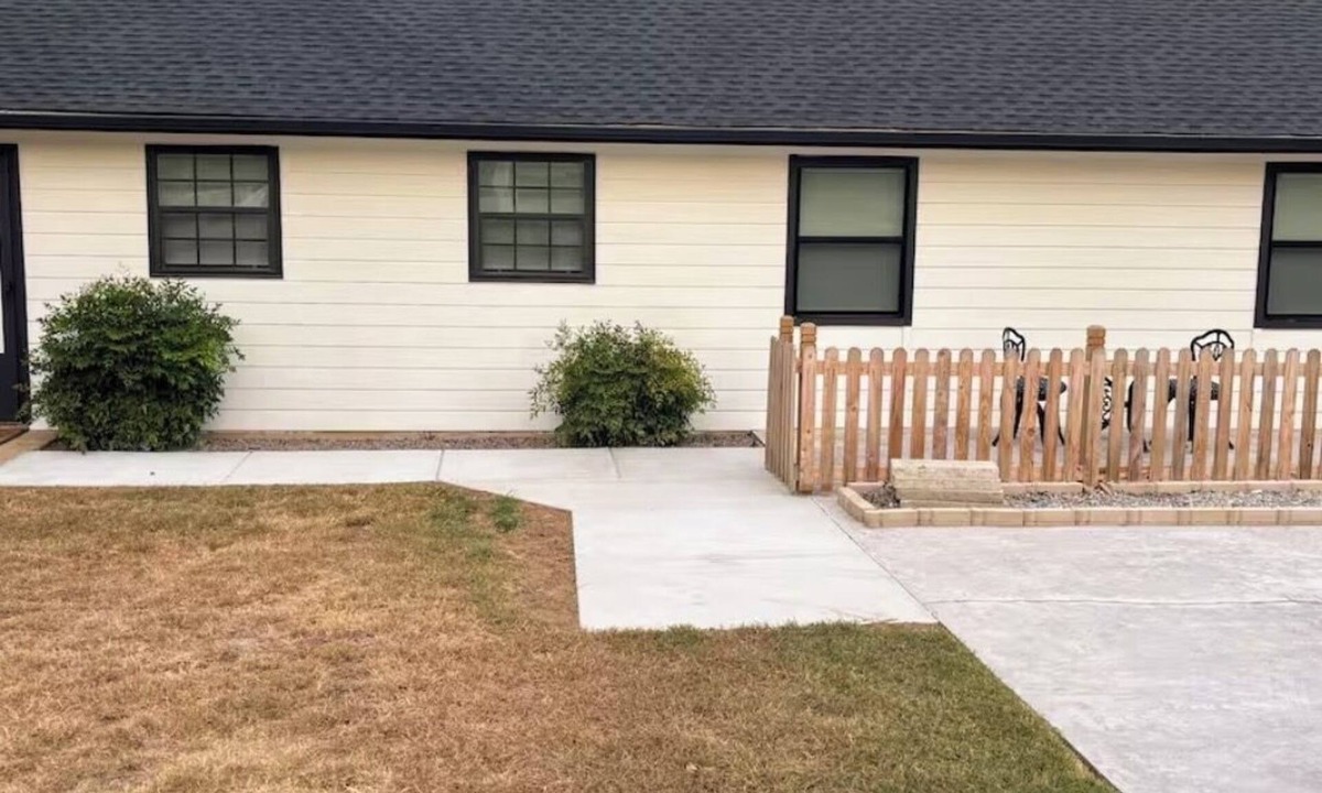 Pottsboro House | 1 bedroom w2 beds 1bath 1story 4mi from HighportMarina Pottsboro AC WIFI, quiet