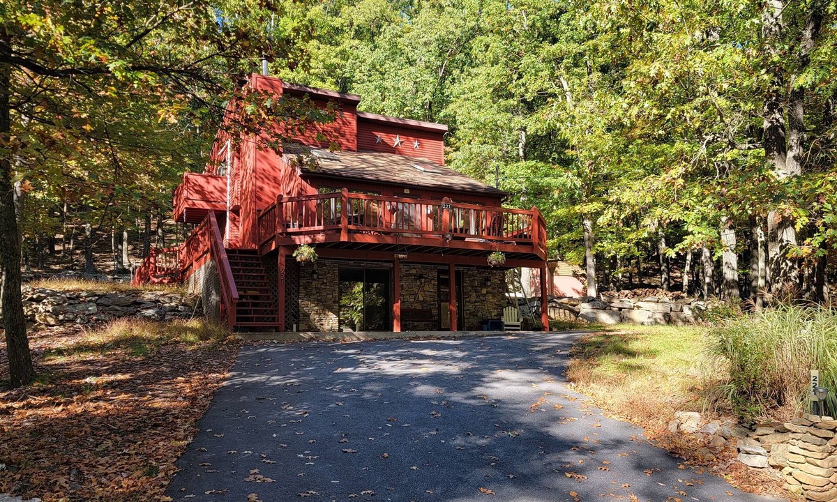 Sybertsville Ski Chalet | 1 Block From Lake