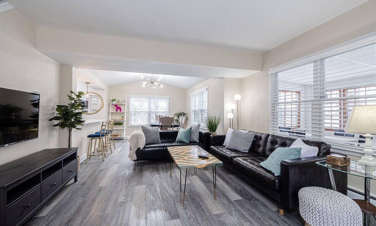 Merriam Park House | 1 Block to Allianz Field Sleeps 8+ Patio & Parking