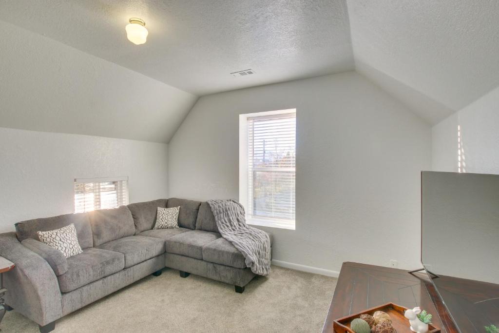 Logan Apartment | 1 Block to Town! Convenient Logan Apartment