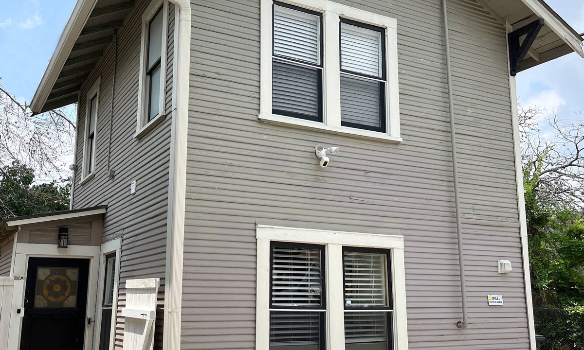 Monte Vista House | 1 BR back house w/chef's kitchen near downtown
