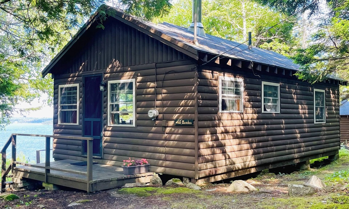 Northport Cabin | 1 BR Cozy Log Cabin W & Deck & Picnic Table