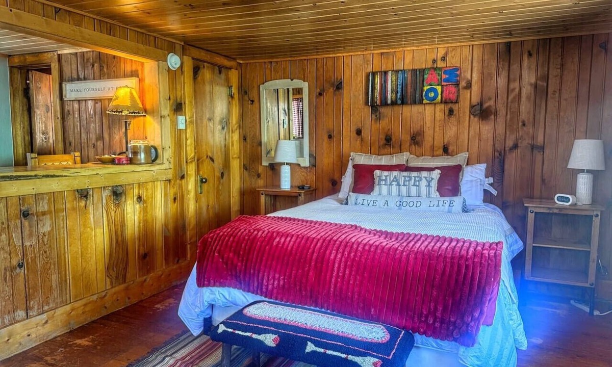 Grand Lake Cabin | 1 BR with sunroom-walk to beach