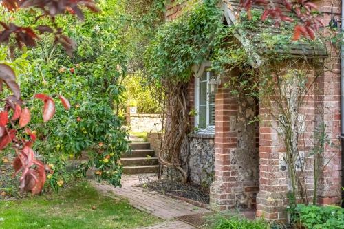 Plumpton Green House | 1 Church Cottages