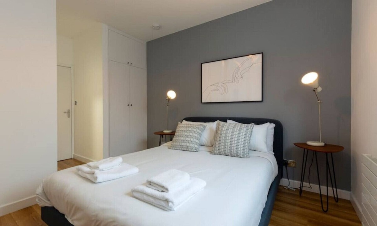 Camden Town Apartment | 1 CT - Olivia Suite · Deluxe Central London Camden Apartment
