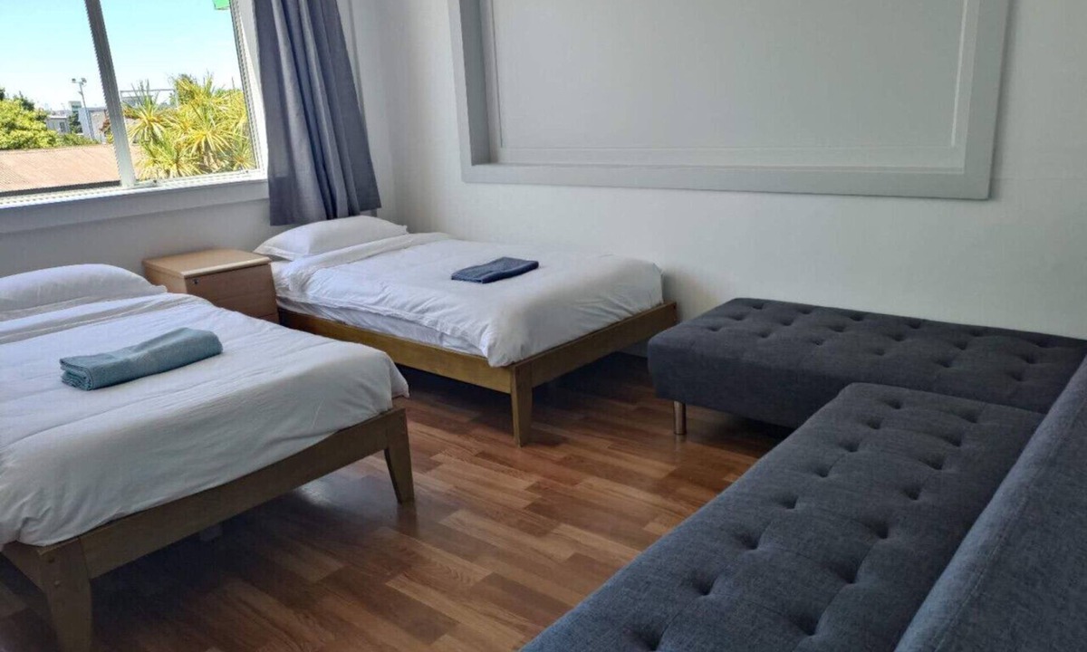 Auckland Apartment | 1 Double 2 single 2 Sofa Beds Suite 4