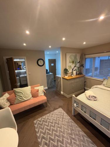 Plympton Apartment | 1 double bed studio with private access and parking