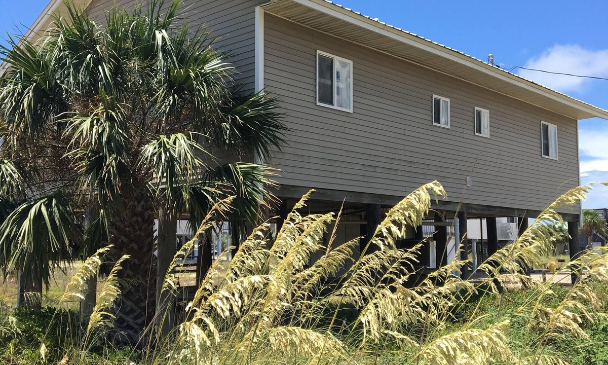 East End House | 1 Fish, 2 Fish. Great beach views, great value - updated 2/2 - No Hidden Fees